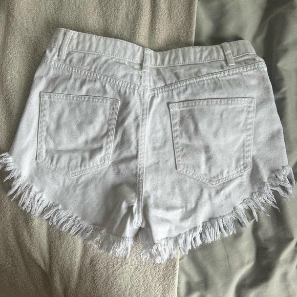 White shorts - Picture 5 of 5